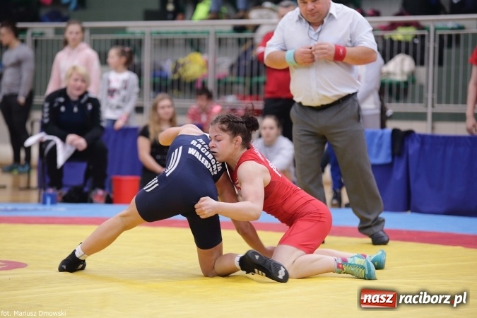 Zdjęcie w galerii na portalu naszraciborz.pl: Zapaśnicze zmagania w Arenie Rafako - na maty wyszły panie i kadeci wiadomości z regionu