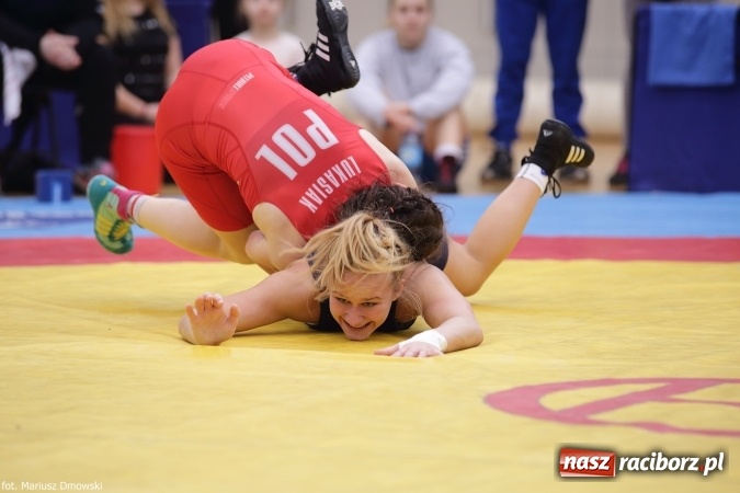Zdjęcie w galerii na portalu naszraciborz.pl: Zapaśnicze zmagania w Arenie Rafako - na maty wyszły panie i kadeci wiadomości z regionu