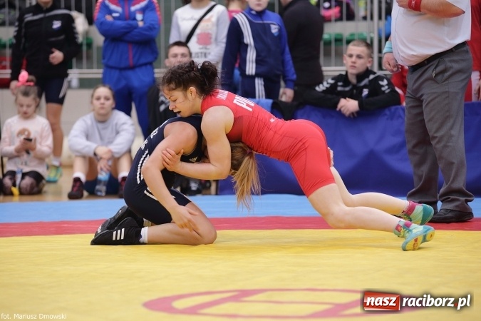 Zdjęcie w galerii na portalu naszraciborz.pl: Zapaśnicze zmagania w Arenie Rafako - na maty wyszły panie i kadeci wiadomości z regionu