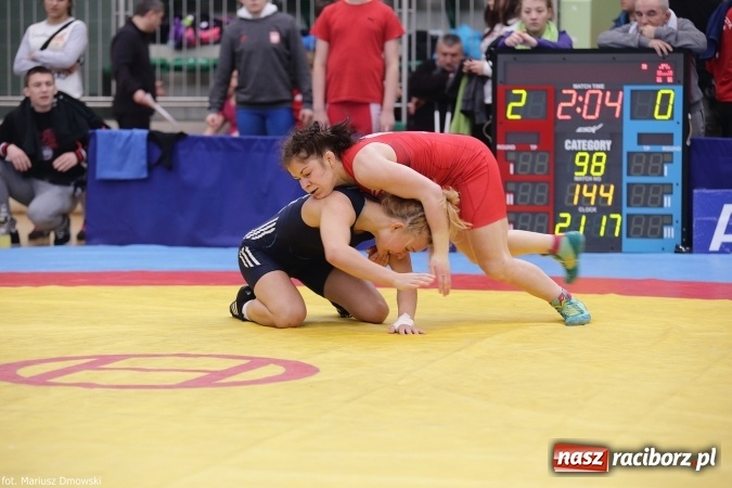 Zdjęcie w galerii na portalu naszraciborz.pl: Zapaśnicze zmagania w Arenie Rafako - na maty wyszły panie i kadeci wiadomości z regionu