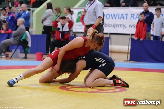 Zdjęcie w galerii na portalu naszraciborz.pl: Zapaśnicze zmagania w Arenie Rafako - na maty wyszły panie i kadeci wiadomości z regionu