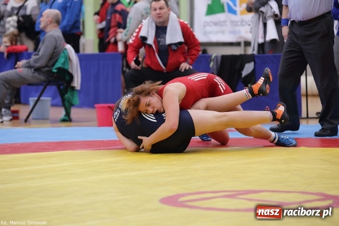 Zdjęcie w galerii na portalu naszraciborz.pl: Zapaśnicze zmagania w Arenie Rafako - na maty wyszły panie i kadeci wiadomości z regionu