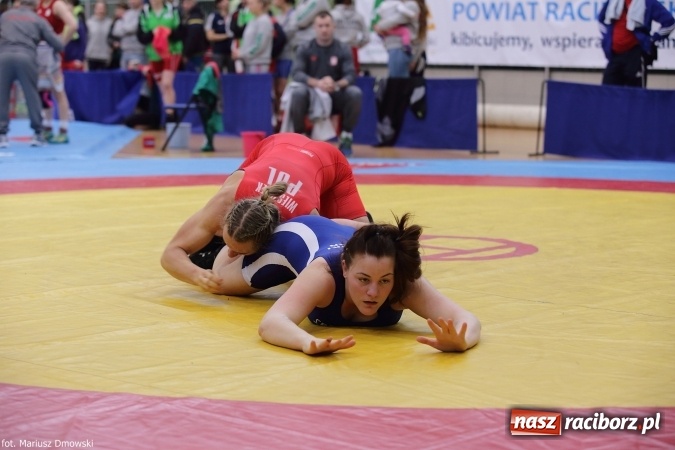 Zdjęcie w galerii na portalu naszraciborz.pl: Zapaśnicze zmagania w Arenie Rafako - na maty wyszły panie i kadeci wiadomości z regionu