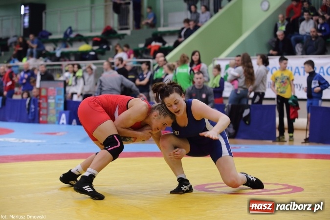 Zdjęcie w galerii na portalu naszraciborz.pl: Zapaśnicze zmagania w Arenie Rafako - na maty wyszły panie i kadeci wiadomości z regionu