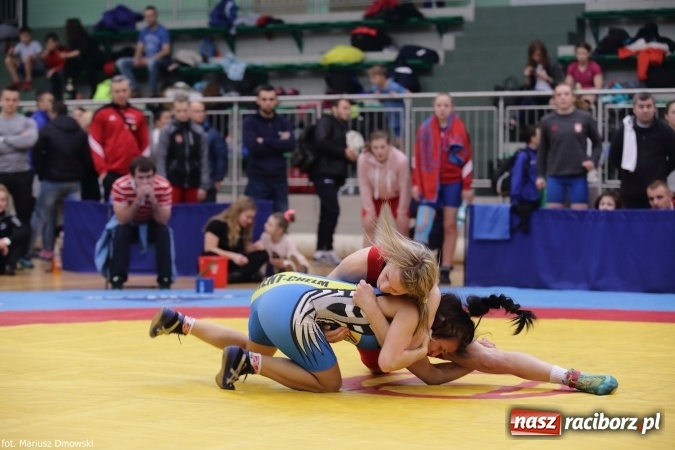 Zdjęcie w galerii na portalu naszraciborz.pl: Zapaśnicze zmagania w Arenie Rafako - na maty wyszły panie i kadeci wiadomości z regionu