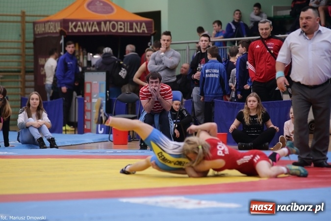 Zdjęcie w galerii na portalu naszraciborz.pl: Zapaśnicze zmagania w Arenie Rafako - na maty wyszły panie i kadeci wiadomości z regionu