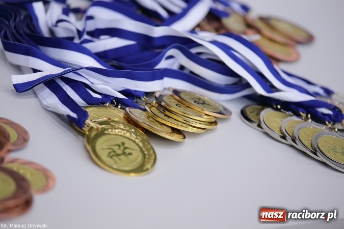 Zdjęcie w galerii na portalu naszraciborz.pl: Zapaśnicze zmagania w Arenie Rafako - na maty wyszły panie i kadeci wiadomości z regionu