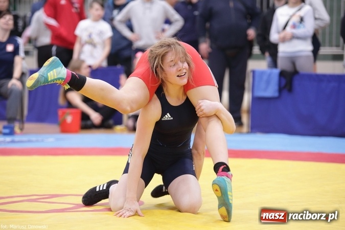 Zdjęcie w galerii na portalu naszraciborz.pl: Zapaśnicze zmagania w Arenie Rafako - na maty wyszły panie i kadeci wiadomości z regionu