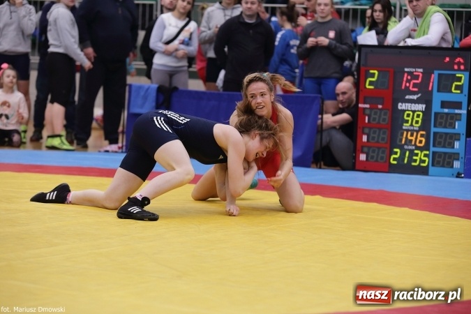 Zdjęcie w galerii na portalu naszraciborz.pl: Zapaśnicze zmagania w Arenie Rafako - na maty wyszły panie i kadeci wiadomości z regionu