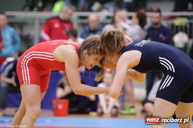 Zdjęcie w galerii na portalu naszraciborz.pl: Zapaśnicze zmagania w Arenie Rafako - na maty wyszły panie i kadeci wiadomości z regionu