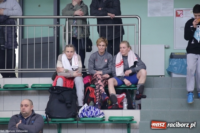 Zdjęcie w galerii na portalu naszraciborz.pl: Zapaśnicze zmagania w Arenie Rafako - na maty wyszły panie i kadeci wiadomości z regionu