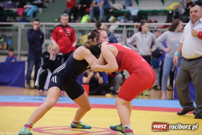 Zdjęcie w galerii na portalu naszraciborz.pl: Zapaśnicze zmagania w Arenie Rafako - na maty wyszły panie i kadeci wiadomości z regionu