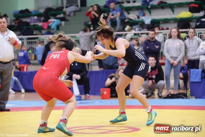 Zdjęcie w galerii na portalu naszraciborz.pl: Zapaśnicze zmagania w Arenie Rafako - na maty wyszły panie i kadeci wiadomości z regionu
