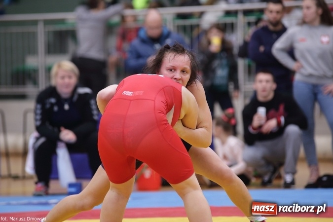 Zdjęcie w galerii na portalu naszraciborz.pl: Zapaśnicze zmagania w Arenie Rafako - na maty wyszły panie i kadeci wiadomości z regionu