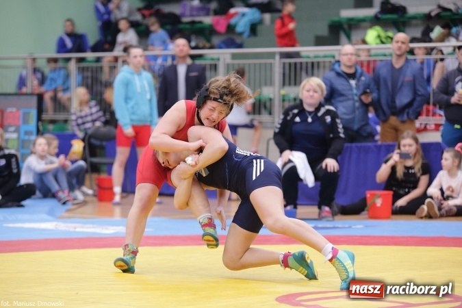 Zdjęcie w galerii na portalu naszraciborz.pl: Zapaśnicze zmagania w Arenie Rafako - na maty wyszły panie i kadeci wiadomości z regionu
