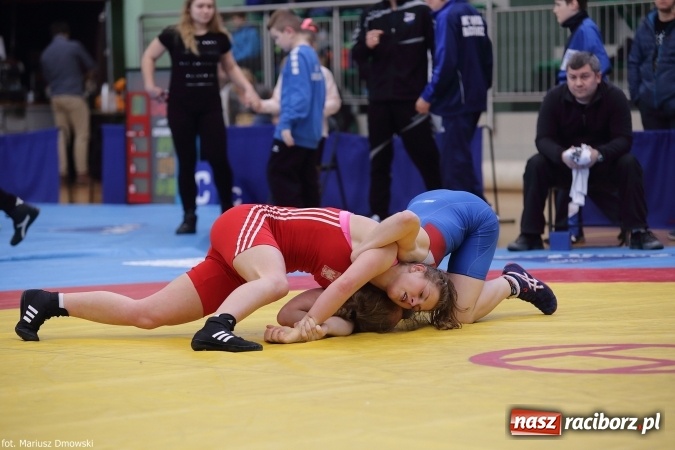 Zdjęcie w galerii na portalu naszraciborz.pl: Zapaśnicze zmagania w Arenie Rafako - na maty wyszły panie i kadeci wiadomości z regionu
