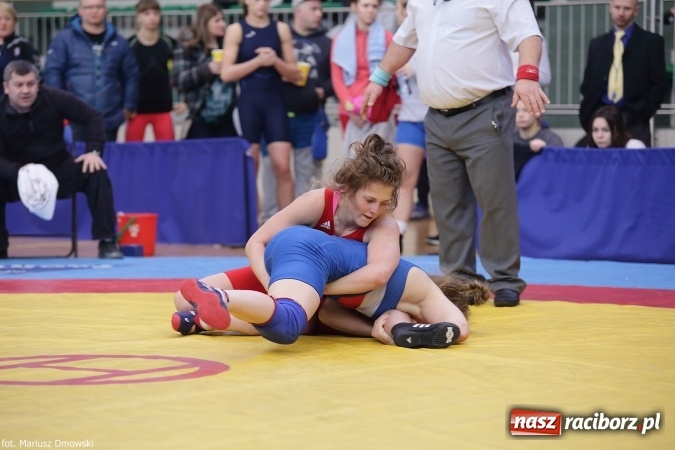 Zdjęcie w galerii na portalu naszraciborz.pl: Zapaśnicze zmagania w Arenie Rafako - na maty wyszły panie i kadeci wiadomości z regionu