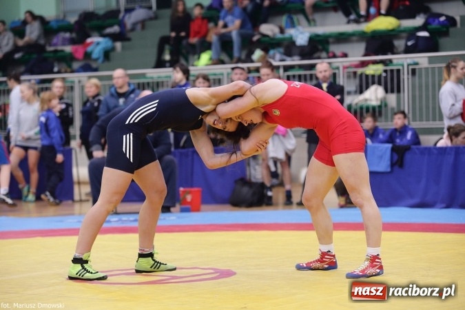 Zdjęcie w galerii na portalu naszraciborz.pl: Zapaśnicze zmagania w Arenie Rafako - na maty wyszły panie i kadeci wiadomości z regionu