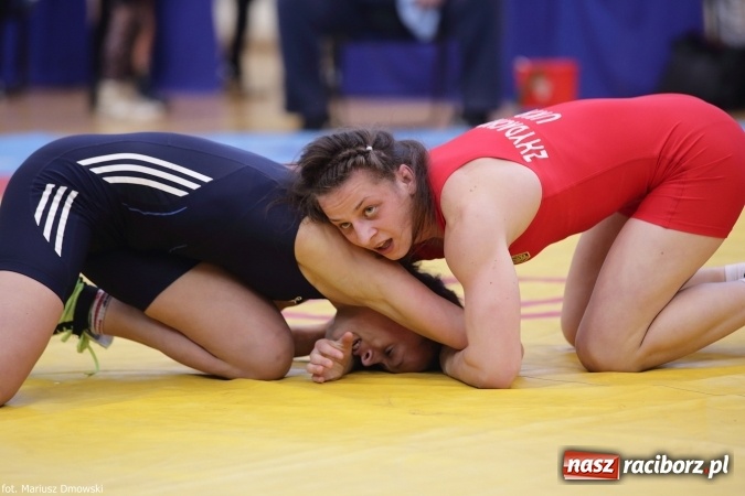 Zdjęcie w galerii na portalu naszraciborz.pl: Zapaśnicze zmagania w Arenie Rafako - na maty wyszły panie i kadeci wiadomości z regionu