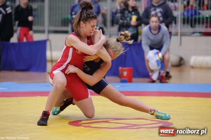 Zdjęcie w galerii na portalu naszraciborz.pl: Zapaśnicze zmagania w Arenie Rafako - na maty wyszły panie i kadeci wiadomości z regionu