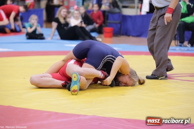 Zdjęcie w galerii na portalu naszraciborz.pl: Zapaśnicze zmagania w Arenie Rafako - na maty wyszły panie i kadeci wiadomości z regionu