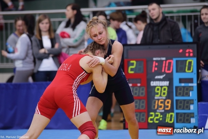 Zdjęcie w galerii na portalu naszraciborz.pl: Zapaśnicze zmagania w Arenie Rafako - na maty wyszły panie i kadeci wiadomości z regionu