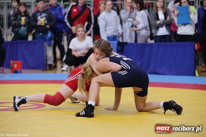 Zdjęcie w galerii na portalu naszraciborz.pl: Zapaśnicze zmagania w Arenie Rafako - na maty wyszły panie i kadeci wiadomości z regionu