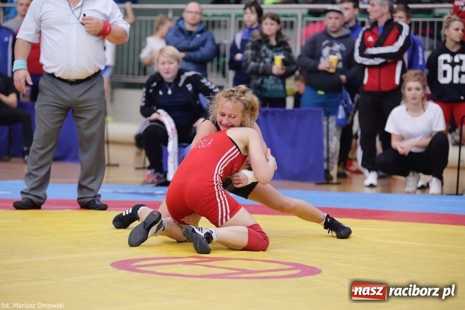Zdjęcie w galerii na portalu naszraciborz.pl: Zapaśnicze zmagania w Arenie Rafako - na maty wyszły panie i kadeci wiadomości z regionu