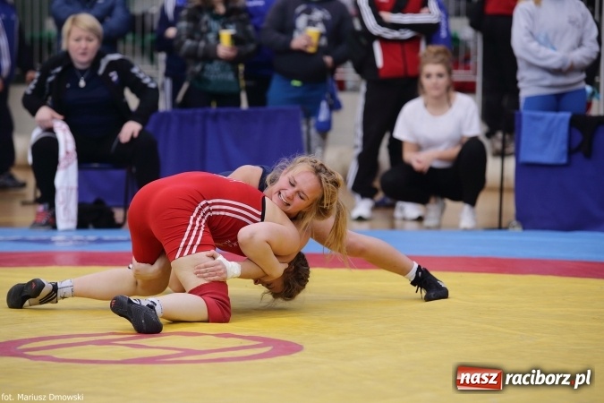 Zdjęcie w galerii na portalu naszraciborz.pl: Zapaśnicze zmagania w Arenie Rafako - na maty wyszły panie i kadeci wiadomości z regionu