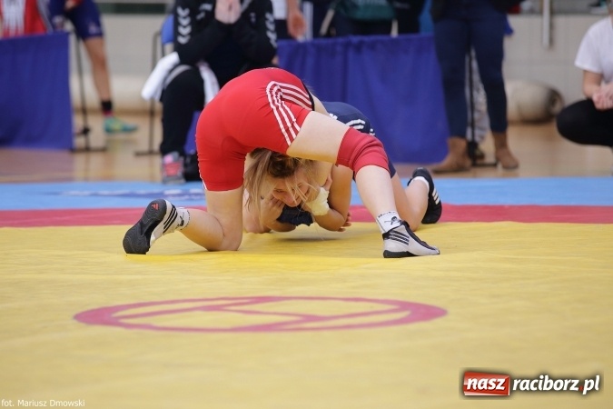 Zdjęcie w galerii na portalu naszraciborz.pl: Zapaśnicze zmagania w Arenie Rafako - na maty wyszły panie i kadeci wiadomości z regionu