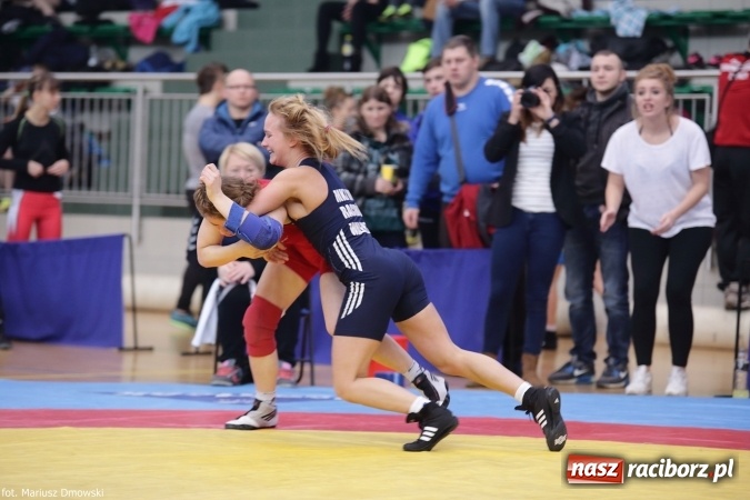 Zdjęcie w galerii na portalu naszraciborz.pl: Zapaśnicze zmagania w Arenie Rafako - na maty wyszły panie i kadeci wiadomości z regionu