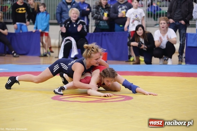Zdjęcie w galerii na portalu naszraciborz.pl: Zapaśnicze zmagania w Arenie Rafako - na maty wyszły panie i kadeci wiadomości z regionu