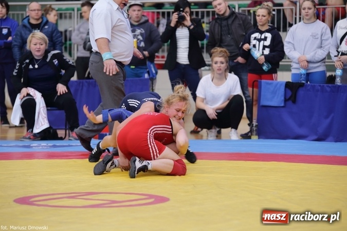Zdjęcie w galerii na portalu naszraciborz.pl: Zapaśnicze zmagania w Arenie Rafako - na maty wyszły panie i kadeci wiadomości z regionu