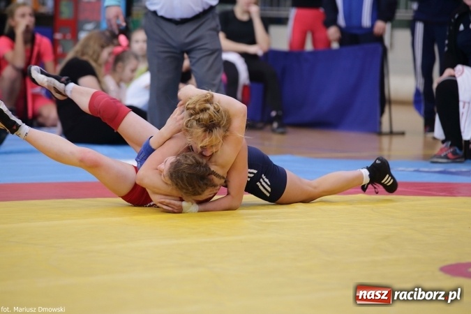 Zdjęcie w galerii na portalu naszraciborz.pl: Zapaśnicze zmagania w Arenie Rafako - na maty wyszły panie i kadeci wiadomości z regionu