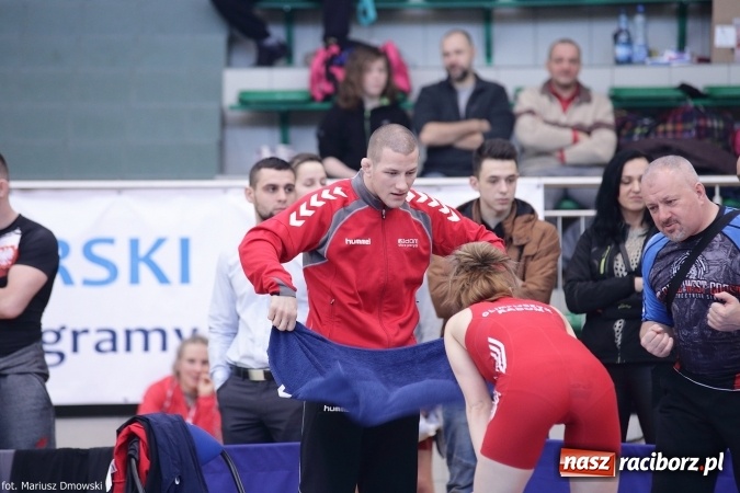 Zdjęcie w galerii na portalu naszraciborz.pl: Zapaśnicze zmagania w Arenie Rafako - na maty wyszły panie i kadeci wiadomości z regionu