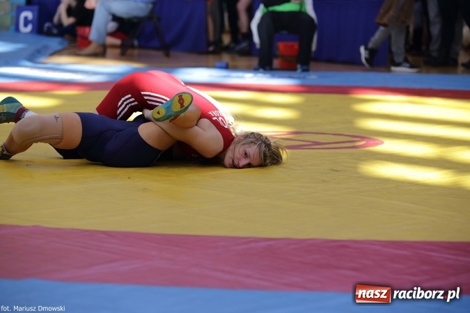 Zdjęcie w galerii na portalu naszraciborz.pl: Zapaśnicze zmagania w Arenie Rafako - na maty wyszły panie i kadeci wiadomości z regionu
