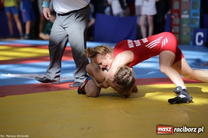 Zdjęcie w galerii na portalu naszraciborz.pl: Zapaśnicze zmagania w Arenie Rafako - na maty wyszły panie i kadeci wiadomości z regionu