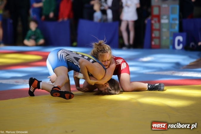 Zdjęcie w galerii na portalu naszraciborz.pl: Zapaśnicze zmagania w Arenie Rafako - na maty wyszły panie i kadeci wiadomości z regionu