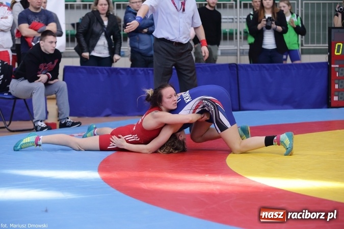 Zdjęcie w galerii na portalu naszraciborz.pl: Zapaśnicze zmagania w Arenie Rafako - na maty wyszły panie i kadeci wiadomości z regionu