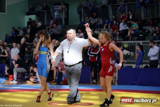 Zdjęcie w galerii na portalu naszraciborz.pl: Zapaśnicze zmagania w Arenie Rafako - na maty wyszły panie i kadeci wiadomości z regionu