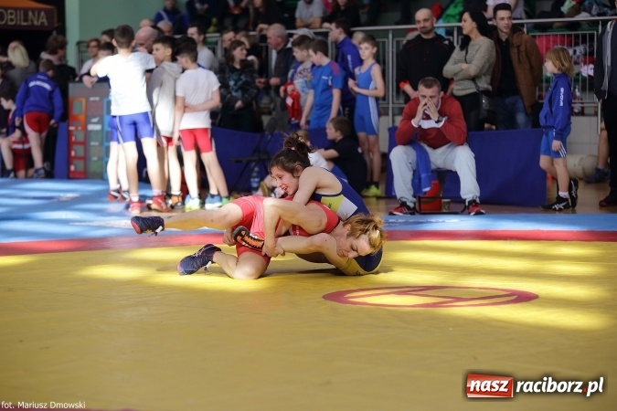 Zdjęcie w galerii na portalu naszraciborz.pl: Zapaśnicze zmagania w Arenie Rafako - na maty wyszły panie i kadeci wiadomości z regionu