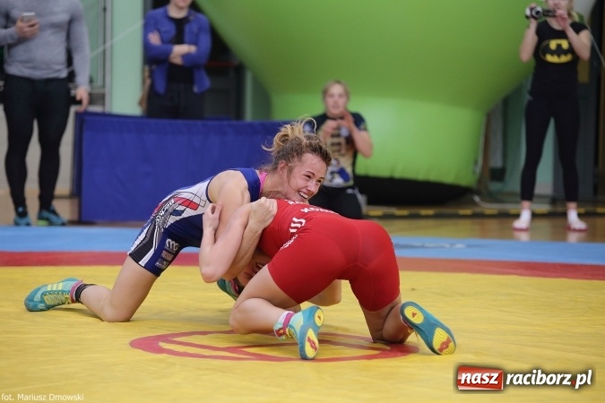 Zdjęcie w galerii na portalu naszraciborz.pl: Zapaśnicze zmagania w Arenie Rafako - na maty wyszły panie i kadeci wiadomości z regionu
