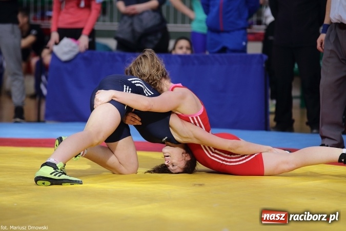 Zdjęcie w galerii na portalu naszraciborz.pl: Zapaśnicze zmagania w Arenie Rafako - na maty wyszły panie i kadeci wiadomości z regionu