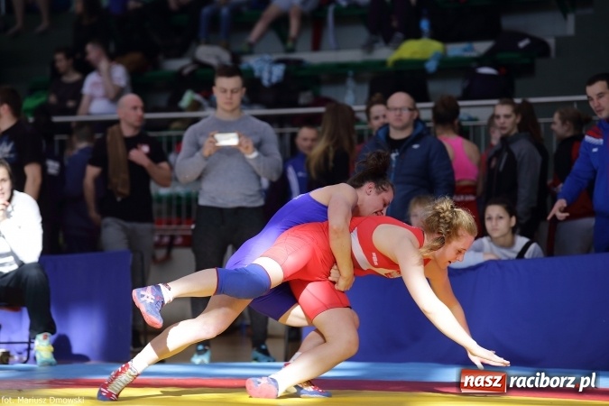 Zdjęcie w galerii na portalu naszraciborz.pl: Zapaśnicze zmagania w Arenie Rafako - na maty wyszły panie i kadeci wiadomości z regionu