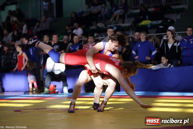 Zdjęcie w galerii na portalu naszraciborz.pl: Zapaśnicze zmagania w Arenie Rafako - na maty wyszły panie i kadeci wiadomości z regionu