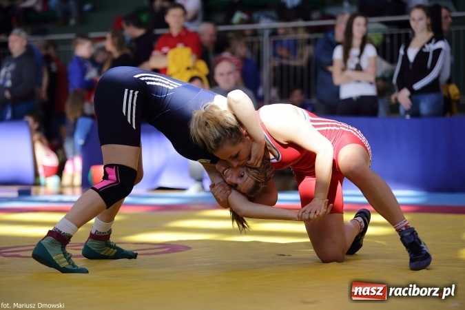 Zdjęcie w galerii na portalu naszraciborz.pl: Zapaśnicze zmagania w Arenie Rafako - na maty wyszły panie i kadeci wiadomości z regionu