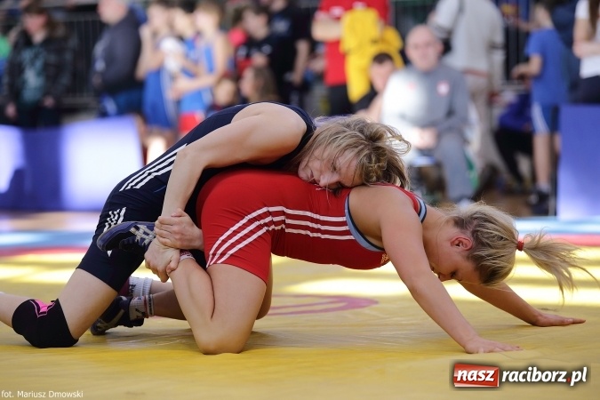 Zdjęcie w galerii na portalu naszraciborz.pl: Zapaśnicze zmagania w Arenie Rafako - na maty wyszły panie i kadeci wiadomości z regionu