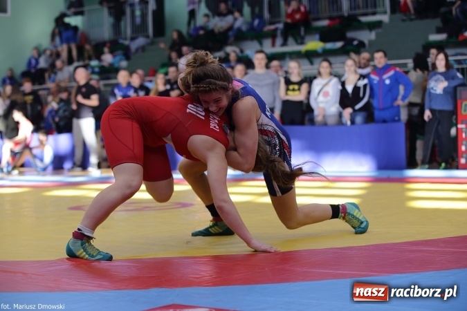 Zdjęcie w galerii na portalu naszraciborz.pl: Zapaśnicze zmagania w Arenie Rafako - na maty wyszły panie i kadeci wiadomości z regionu