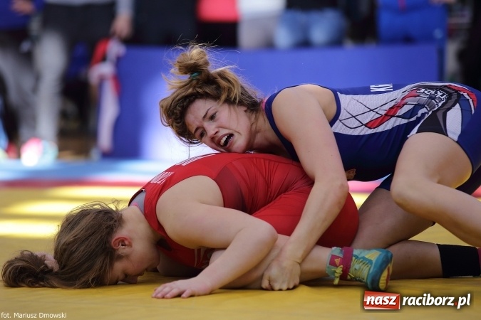 Zdjęcie w galerii na portalu naszraciborz.pl: Zapaśnicze zmagania w Arenie Rafako - na maty wyszły panie i kadeci wiadomości z regionu