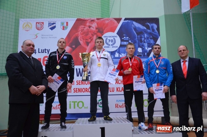 Zdjęcie w galerii na portalu naszraciborz.pl: Cztery medale dla MKZ Unia Racib&oacute;rz w zapaśniczych zmaganiach w Arenie Rafako wiadomości z regionu